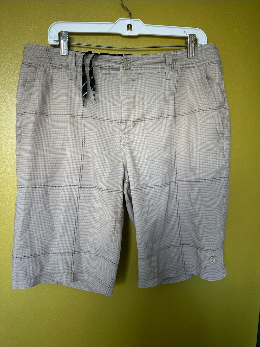 Hang Ten adjustable Beige Plaid Casual Shorts 32”